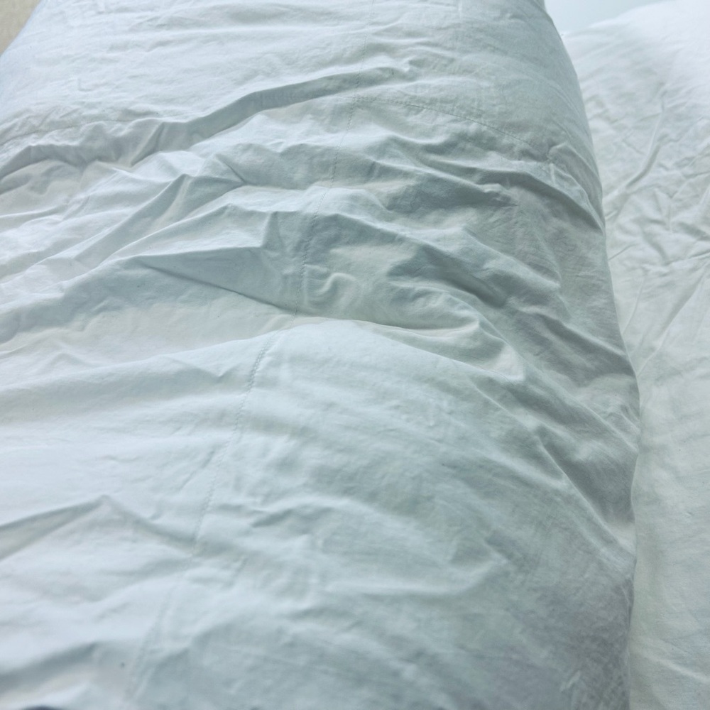 QUINCE Lightweight Premium Down Alternative Comforter King/Cal King 6232 - Picture 7 of 10